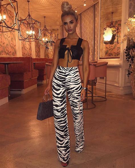 Oh Polly On Instagram “s T E A L The Show🔥 Mollymaehague Styles The Square One Black Crop