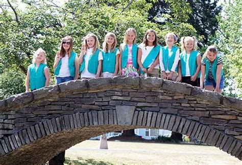 How To Plan A Girl Scout Bridging Ceremony The Trailhead Girl Scout