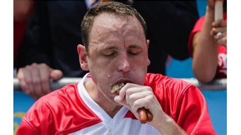 Joey Chestnut Wins 14th Nathans Famous Hot Dog Eating Contest Breaks