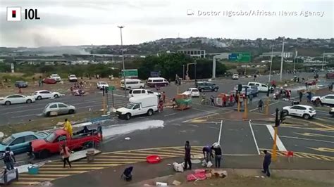 Looters On Queen Nandi Drive In Durban