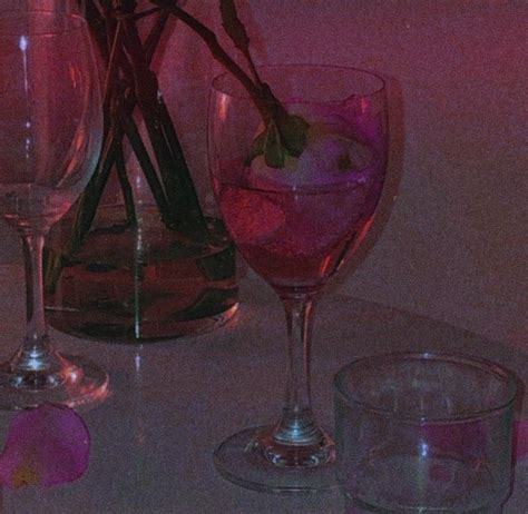 Pin By Gosia Tybulczuk On Pink Aesthetic Alcoholic Drinks Glassware