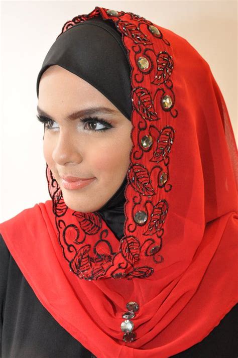 The arabic word hijāb can be translated as cover, wrap, curtain, veil. Muslim Women Fashions: Hijab Designs