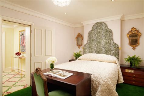 The room, which was thought to be very typical of a standard palace, was tastefully decorated in the classic style with floral furniture, golden accessories and antiques. The Kensington Palace 3, London Residence | Luxury Villa ...