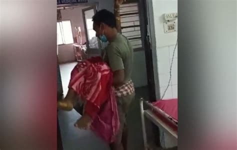 Hospital Staff Suspended Over Phulbani Man Carrying Wifes Body Pragativadi