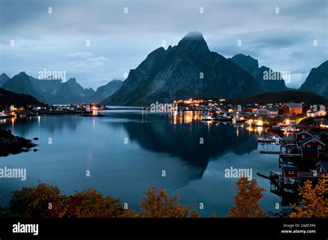 Reine Night Hi Res Stock Photography And Images Alamy