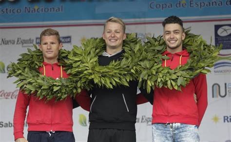 Jun 18, 2021 · bei den frauen setzte sich die in magdeburg lebende olympiasiegerin sharon van rouwendaal aus den niederlanden vor ana marcela cunha aus brasilien und den beiden deutschen sarah köhler und finnia wunram durch. Muffels y Van Rouwendaal hacen buenos los pronósticos en ...