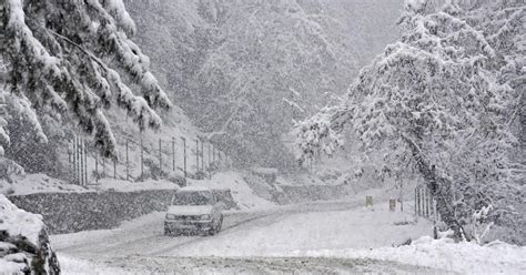 Kashmir Valley Cut Off From Rest Of India Due To Snowfall