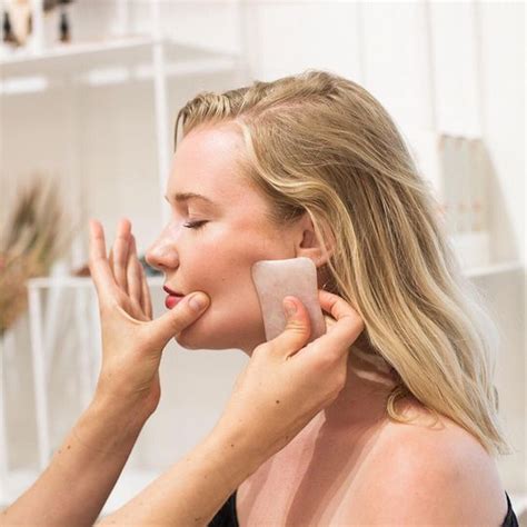 A Celebrity Facialist Shares The Anti Aging Benefits Of Facial Massage At Home Gua Sha Facial