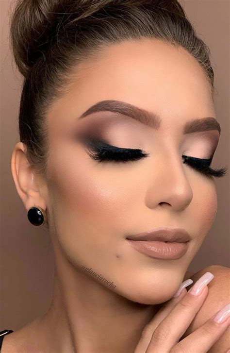 Incredibly Beautiful Soft Makeup Looks For Any Occasion Smokey Eyes