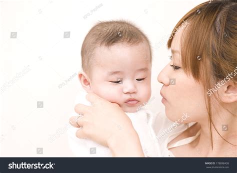 Japanese Mother Hugging Baby Stock Photo 178898438 Shutterstock
