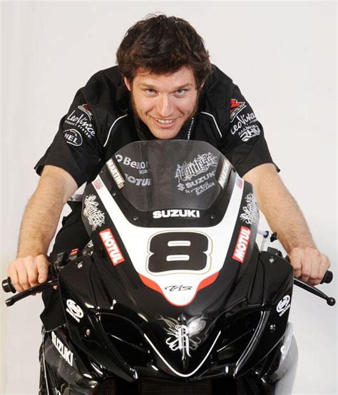 guy martin to race relentless by tas suzuki at 2011 isle of man tt roadracing world magazine