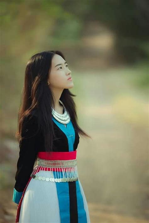 Hmong White Clothing She S Beautiful But Retouching The Pictures Make Her Very Very Beautiful I