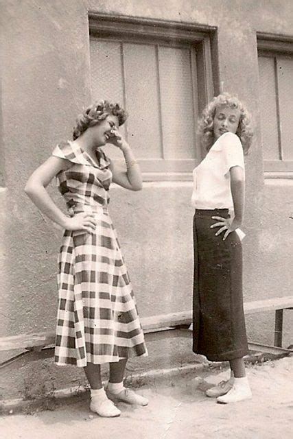 Vintage Fashion 1950s Teenage Girls With Their Doo Wop Dresses The Vintage News