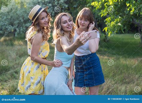 Group Of Girls Friends Take Selfie Photo Stock Image Image Of Enjoyment Picnic 118038381