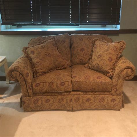 Lot 192m Broyhill Patterned Love Seat