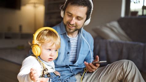 Parents, Kids Who Listen To Music Together Are Closer - Simplemost