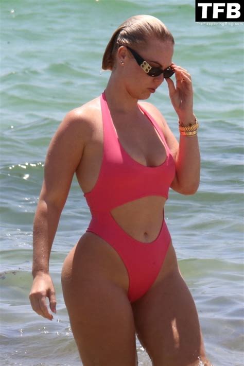 Bianca Elouise Displays Her Curves On The Beach In Miami Photos