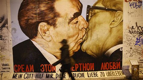 Mural Of Trump And Putin Kissing Sparks Attention Cnnpolitics