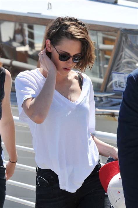 Kristen Stewart Leaves 2015 Venice Film Festival 0906