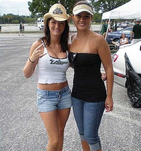 Hot Girls Tailgating 89 Pics