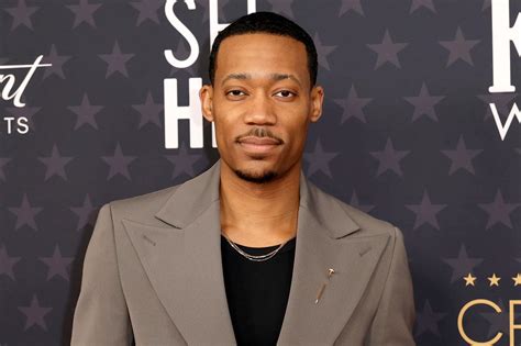 Tyler James Williams Height How Tall Is The American Actor Comparing