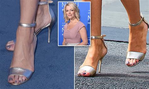 Megyn Kelly Totters Around Nyc In Painful Heels Daily Mail Online