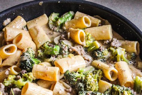 Even though it's super simple to make, this easy ground beef and broccoli can fill your take out fix in under 20 minutes! beef broccoli casserole
