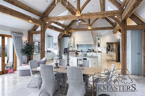 What is an open floor plan house? King post trusses and open vaulted ceilings - Oakmasters