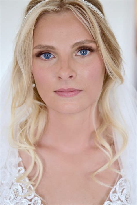 Wedding Makeup For Blue Eyes Our Top Makeup Looks For Blue Eyed Brides