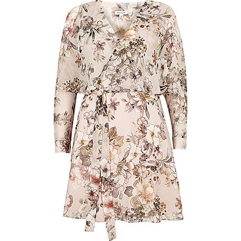 Lottie Moss Rocks Floral Shirt Dress At Raffles Event Daily Mail Online
