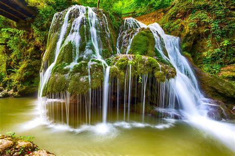 Cascada Bigăr Una Dintre Cele Mai Speculoase Căderi De Apă Din Lume