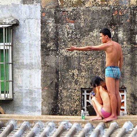 Slide Naked Man Holds His Girl Friend Hostage On Roof With A Meat