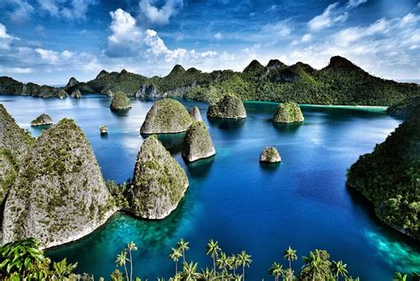 Mengenal Lebih Dekat 10 Tempat Wisata Terpopuler Di Indonesia Yang
