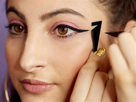 The Best Eyeliner Tips We Ve Learned From Tiktok Pelajaran