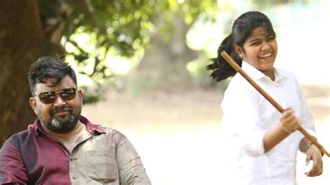 Neeya Naana Host Gopinath S Photo With Daughter Vanba Comedian