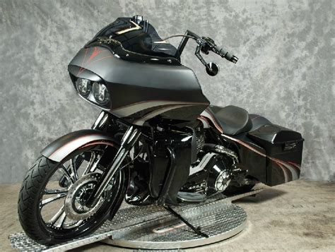 It's got a really nice custom paint and just loads of chrome. 2005 Harley-Davidson® FLTRI Road Glide® (Black/Red/Silver ...