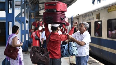 This Kerala Coolie Used The Railway Station Wifi To Study And Crack The