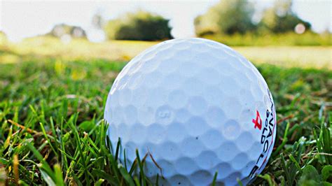 Choosing The Best Golf Balls Buying Guide And Top 5 Reviews
