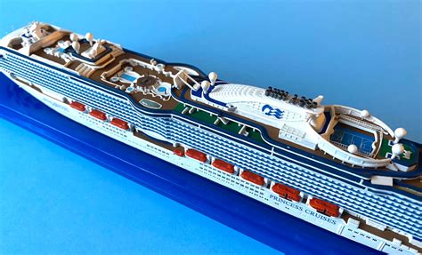 Collectors Series Royal Princess Class Cruise Ship Models 11250 Scale