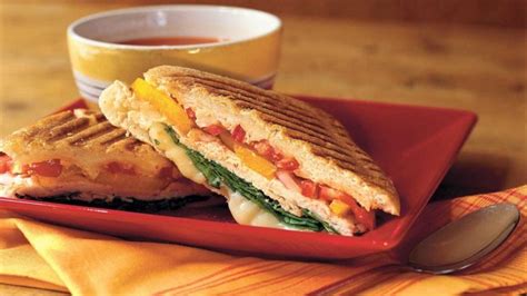 Alat pemanggang roti ini mampu memanggang roti dan membuat sandwich dalam sekejap, dengan begitu kamu akan makin irit waktu. Pemanggang Roti - Electric Toaster - Alat Pemanggang Roti ...