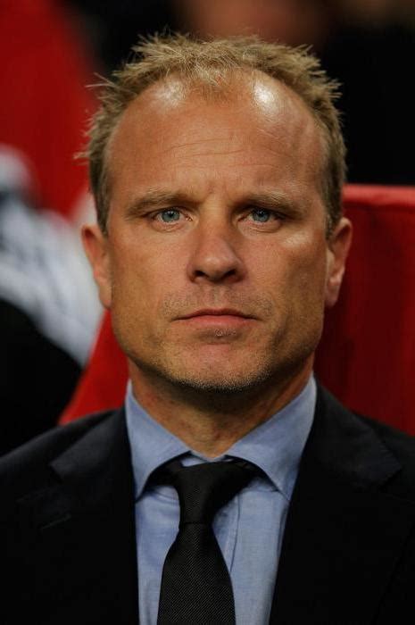 Futbolista Holandés Dennis Bergkamp Biografía Trayectoria Deportiva