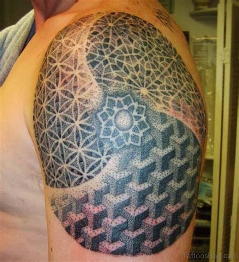 37 Magnifying Geometric Shoulder Tattoos