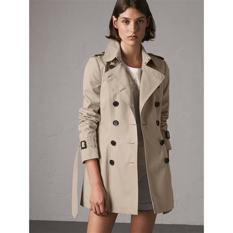 The Chelsea Short Trench Coat In Stone Women Burberry