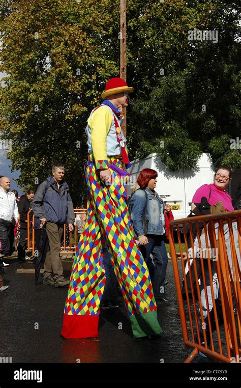 Clown Stilts Walker Hi Res Stock Photography And Images Alamy