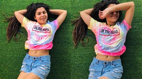 Tmkocs Former Sonu Aka Nidhi Bhanushali Flaunts Her Sexy Midriff In