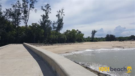 Пляж Танджонг Бату Tanjong Batu Beach