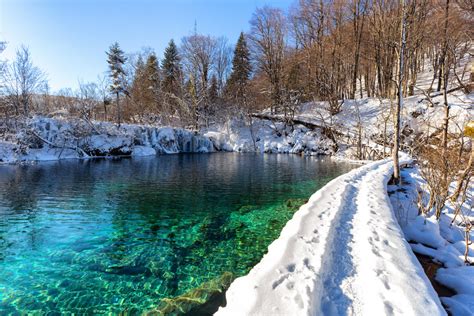 Croatia in the winter - Icey waterfalls and best Christmas markets