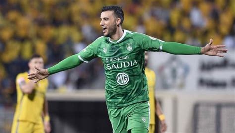عمر جهاد السومة ، هو لاعب كرة قدم سوري من مواليد دير الزور، سوريا، يلعب في مركز الهجوم مع نادي الأهلي السعودي و‌منتخب سوريا لكرة القدم.1. عمر السومة انستقرام - Ø¹Ù…Ø± Ø§Ù„Ø³ÙˆÙ…Ù‡ ÙŠØªÙ Ø§Ø¬Ø£ Ø¨Ø ...