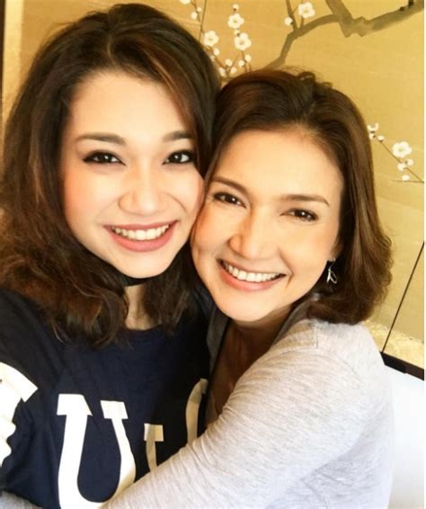 อัปเดตข่าวล่าสุดก่อนใคร add friend ได้ที่ @pptvonline. เหมือนพี่สาวน้องสาว! "น้องนนนี่" ลูกสาวแอน สิเรียม โตทัน ...