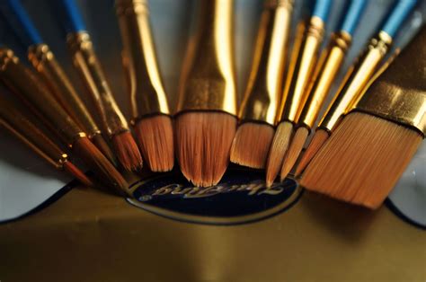 Top 4 Oil Painting Brushes For Artists